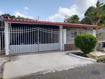 CASA REMODELADA EN VENTA EN LA ARBOLEDA DEL GOLF RUFINA ALFARO