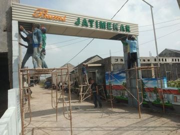 RUMAH ELEGAN PINGGIR JALAN RAYA KABUPATEN, KAWASAN JATIMEKAR