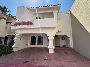 Se vende casa de 4 recámaras e Vista Dorada (Lomas de Agua Caliente) Tijuana