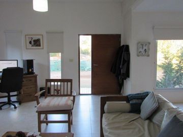 CASA EN COSTA ESMERALDA TOMA PERMUTA POR DEPTARTAMENTO EN CABA O ZONA COSTA ATLANTICA.URGENTE