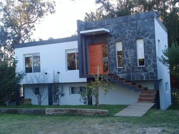 CASA EN COSTA ESMERALDA TOMA PERMUTA POR DEPTARTAMENTO EN CABA O ZONA COSTA ATLANTICA.URGENTE