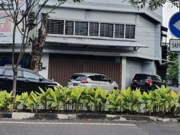 Dijual Cepat Rumah Hadap Selatan Lokasi Di Jl. Manyar Jaya, Surabaya
