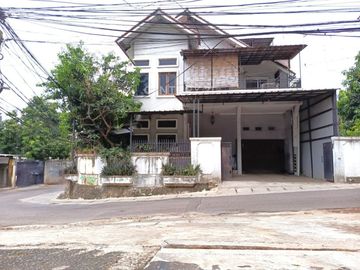 Rumah 2 Lantai Dengan Lingkungan Hidup Di Jaksel 7644