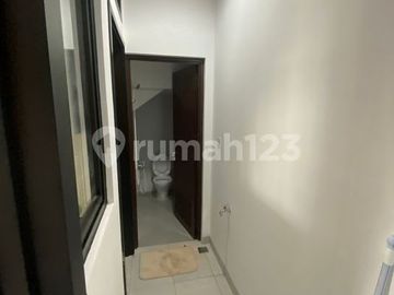 Disewakan Rumah 2Lt Pik2 Cluster Bukit Nirmala Uk 6X10 Full Furnish