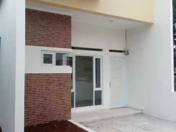 Rumah dua lantai dekat ke jalan raya Cinunuk Bandung