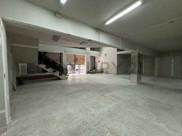 VENTA DE EDIFICIO COMERCIAL 6 PISOS EN AV. NICOLÁS DE PIÉROLA (CENTRO DE LIMA)