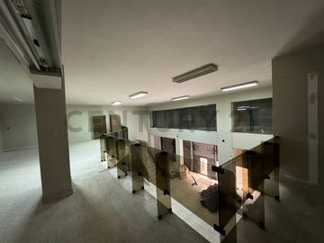 VENTA DE EDIFICIO COMERCIAL 6 PISOS EN AV. NICOLÁS DE PIÉROLA (CENTRO DE LIMA)