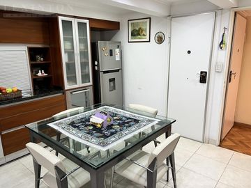 UBICADO EN LA MEJOR ZONA DE RECOLETA. RENOVADA COCINA Y BAÑOS