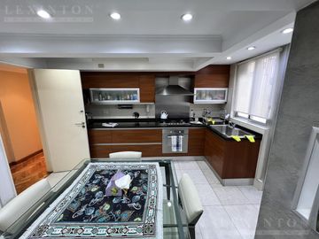 UBICADO EN LA MEJOR ZONA DE RECOLETA. RENOVADA COCINA Y BAÑOS