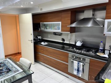 UBICADO EN LA MEJOR ZONA DE RECOLETA. RENOVADA COCINA Y BAÑOS