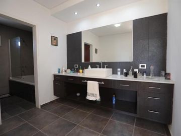 Casa Nivel Gerencial Neuquen Capital Zona Confluencia