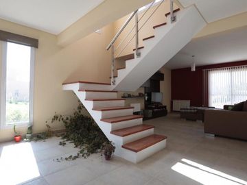 Casa Nivel Gerencial Neuquen Capital Zona Confluencia