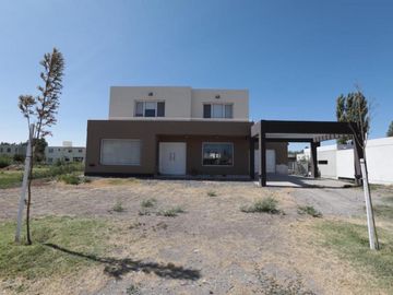 Casa Nivel Gerencial Neuquen Capital Zona Confluencia
