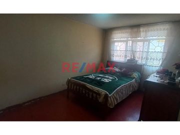 Se Vende Casa De 4 Pisos En La Urb Leoncio Prado, Rmac