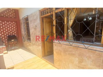 Se Vende Casa De 4 Pisos En La Urb Leoncio Prado, Rmac