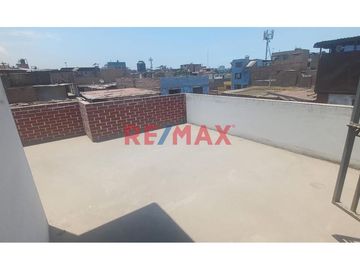 Se Vende Casa De 4 Pisos En La Urb Leoncio Prado, Rmac