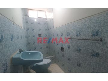 Se Vende Casa De 4 Pisos En La Urb Leoncio Prado, Rmac