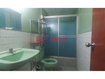 Se Vende Casa De 4 Pisos En La Urb Leoncio Prado, Rmac