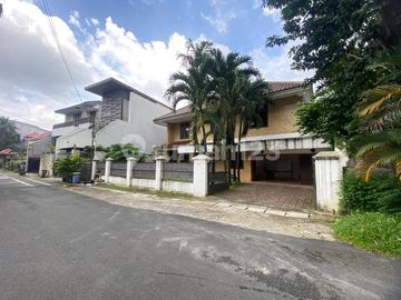 Rumah Halaman Luas 2 Lantai di Kawasan Strategis Cilandak