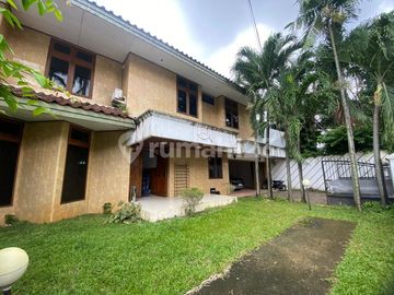 Rumah Halaman Luas 2 Lantai di Kawasan Strategis Cilandak