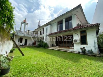 Rumah Halaman Luas 2 Lantai di Kawasan Strategis Cilandak