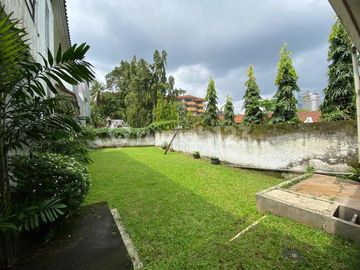 Rumah Halaman Luas 2 Lantai di Kawasan Strategis Cilandak