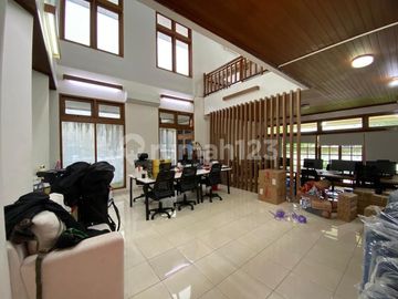 Rumah Halaman Luas 2 Lantai di Kawasan Strategis Cilandak
