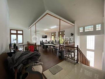 Rumah Halaman Luas 2 Lantai di Kawasan Strategis Cilandak