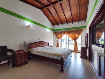 casa en venta en castellana. Cod V27304