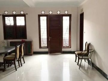 Di Sewakan Rumah Siap Huni 4 Kamar Cocok Untuk Kantor di Jl. Turangga, Lengkong Bandung