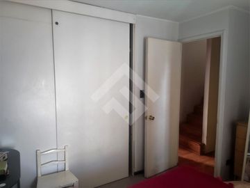 Se vende casa 3 pisos, pareada, año de construcción 1997, d...
