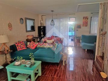 Se vende casa 3 pisos, pareada, año de construcción 1997, d...