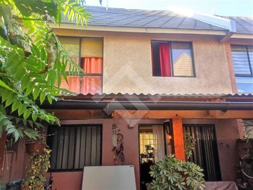 Se vende casa 3 pisos, pareada, año de construcción 1997, d...