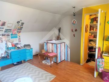 Se vende casa 3 pisos, pareada, año de construcción 1997, d...