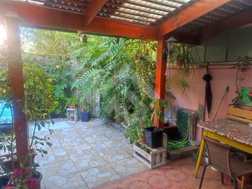 Se vende casa 3 pisos, pareada, año de construcción 1997, d...