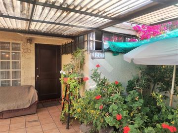 Se vende casa 3 pisos, pareada, año de construcción 1997, d...
