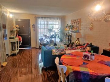 Se vende casa 3 pisos, pareada, año de construcción 1997, d...