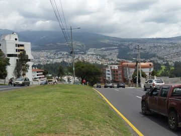 De Oportunidad Terreno Bien Ubicado Av Antonio J. Sucre y Av Diego de Vazquez