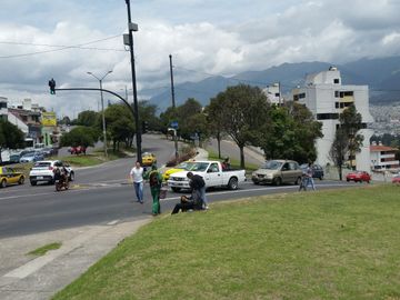 De Oportunidad Terreno Bien Ubicado Av Antonio J. Sucre y Av Diego de Vazquez
