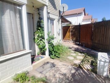 Casa en venta de 4 dorm. en Maipú