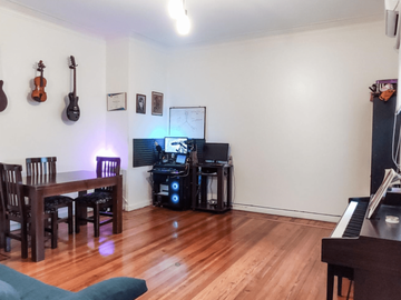 EXCEOLENTE DEPARTAMENTO 3 AMBIENTES MUY LUMINOSO SEMI PISO