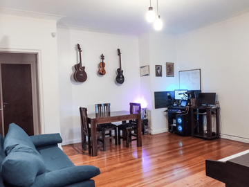 EXCEOLENTE DEPARTAMENTO 3 AMBIENTES MUY LUMINOSO SEMI PISO