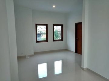 Rumah Minimalis di Setra Duta Dekat Setrasari & Maranatha
