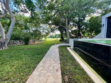 VENTA CASA RESIDENCIAL DE 1 PISO EN PRIVADA EN ZONA COUNTRY DE MERIDA, YUCATAN