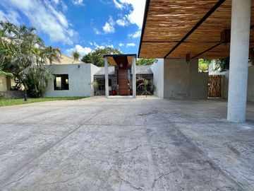 VENTA CASA RESIDENCIAL DE 1 PISO EN PRIVADA EN ZONA COUNTRY DE MERIDA, YUCATAN