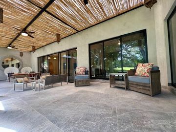 VENTA CASA RESIDENCIAL DE 1 PISO EN PRIVADA EN ZONA COUNTRY DE MERIDA, YUCATAN