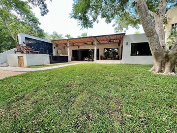VENTA CASA RESIDENCIAL DE 1 PISO EN PRIVADA EN ZONA COUNTRY DE MERIDA, YUCATAN