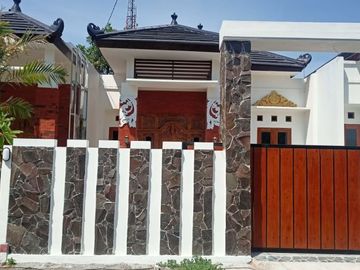 Rumah konsep jawa di dekat candi Prambanan