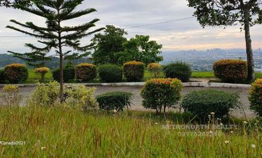 HOSE AND LOT FOR SALE! Overlooking property 15minutes away from Quezon City . Beautiful, stunning view of Metro Manila.