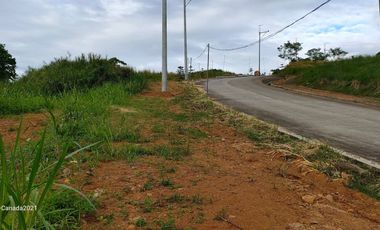 HOSE AND LOT FOR SALE! Overlooking property 15minutes away from Quezon City . Beautiful, stunning view of Metro Manila.